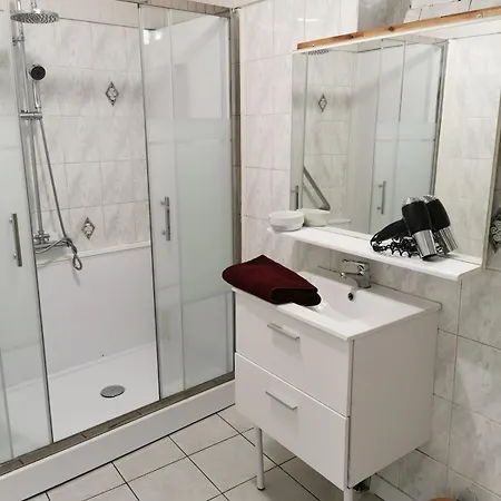 Maison De A Тьер